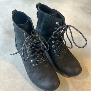 TEVA BOOTS WITH HEEL
